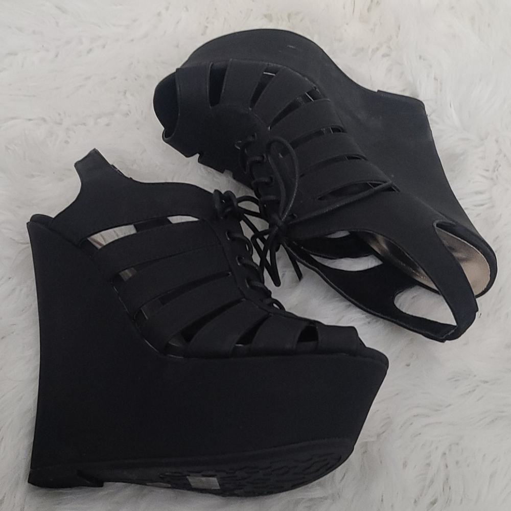 Platform Sandals - Picture 3 of 3